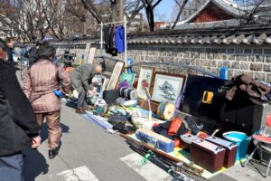 韓国 観光スポット 地元民おすすめ｜東廟フリーマーケットで掘り出し物探し in ソウル