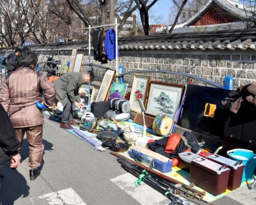韓国 観光スポット 地元民おすすめ|東廟フリーマーケットで掘り出し物探し in ソウル