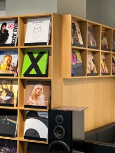 韓国・VINYL 聖水 アナログLPカフェで楽しむレトロ音楽体験