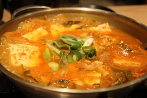 韓国 キムチチゲの名店 三清洞キムチチゲで味わう本場の鍋料理