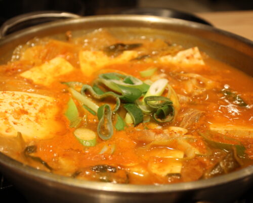 韓国 キムチチゲの名店 三清洞キムチチゲで味わう本場の鍋料理